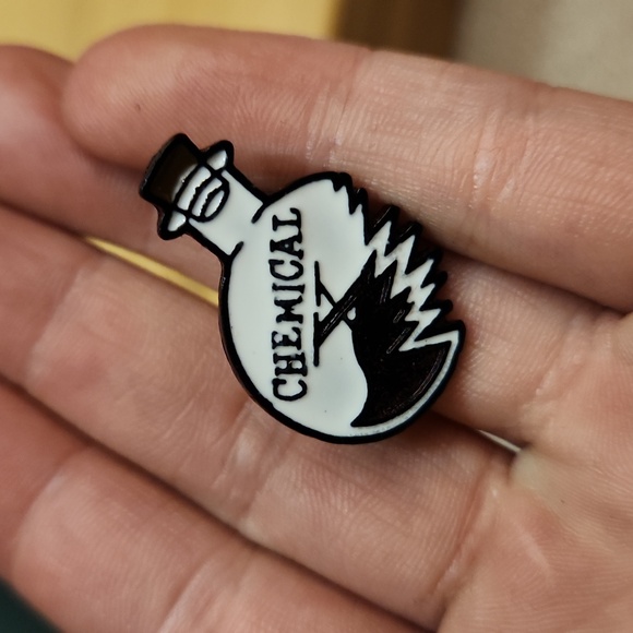 5/$30 The Powerpuff Girls Chemical X Bottle Cartoon Network Pin - Picture 3 of 4